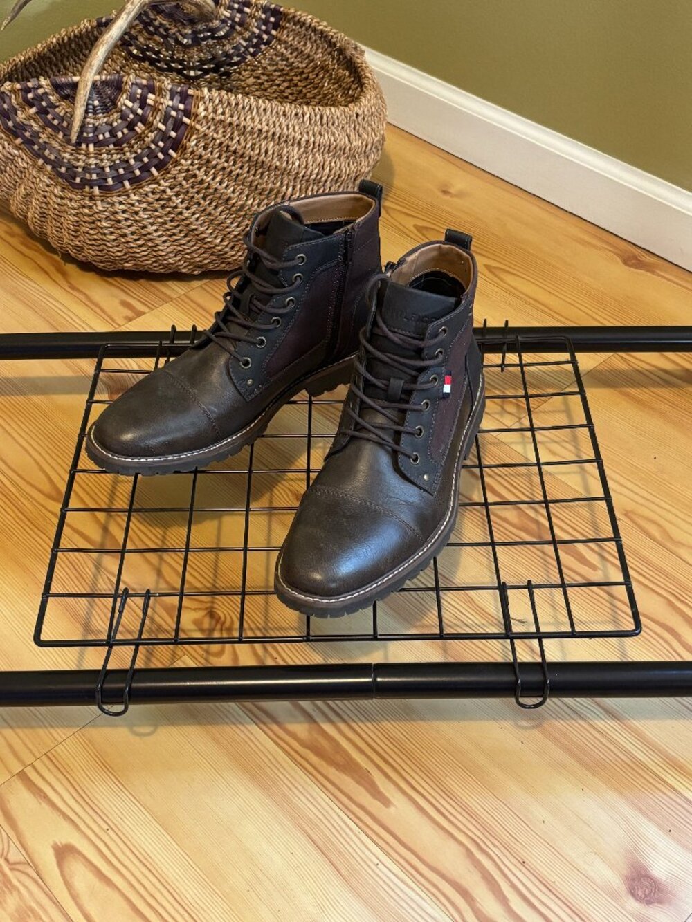 Tommy Hilfiger - Men's Tarlin Casual Cap Toe Boots - size 9M